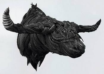Футуристические скульптуры из покрышек